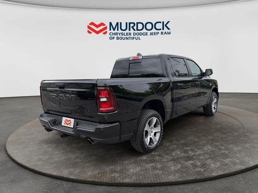 Diamond Black Crystal Pearlcoat 2026 RAM 1500 Express