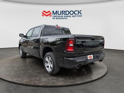 Diamond Black Crystal Pearlcoat 2026 RAM 1500 Express