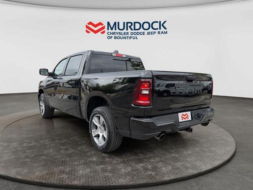 Diamond Black Crystal Pearlcoat 2026 RAM 1500 Express