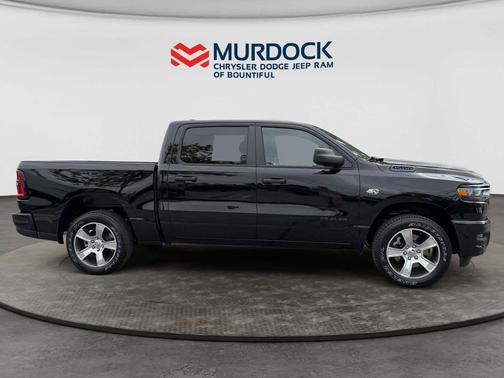 Diamond Black Crystal Pearlcoat 2026 RAM 1500 Express
