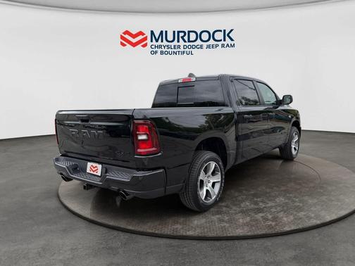 Diamond Black Crystal Pearlcoat 2026 RAM 1500 Express