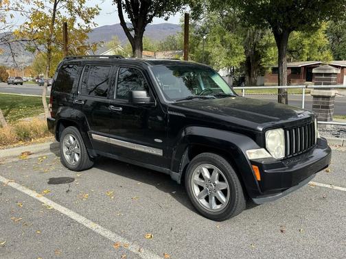 Brilliant Black Crystal Pearlcoat 2012 Jeep Liberty Sport