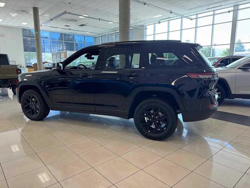 2025 Jeep Grand Cherokee Altitude