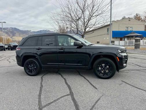 2025 Jeep Grand Cherokee Altitude