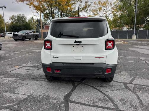 2023 Jeep Renegade Trailhawk