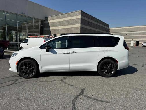 2025 Chrysler Pacifica Limited