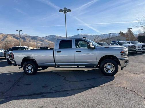 2026 RAM 2500 Tradesman Crew Cab 4x4 8' Box