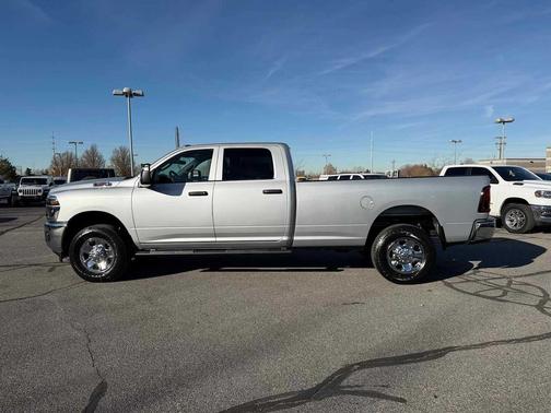 2026 RAM 2500 Tradesman Crew Cab 4x4 8' Box