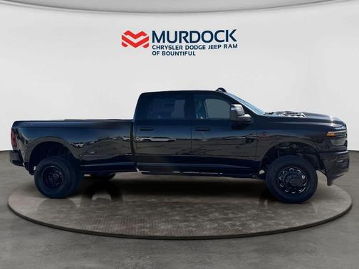 Diamond Black Crystal Pearlcoat 2026 RAM 3500 Laramie Crew Cab 4x4 8' Box