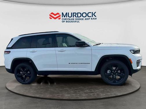 Bright White Clearcoat 2025 Jeep Grand Cherokee Limited