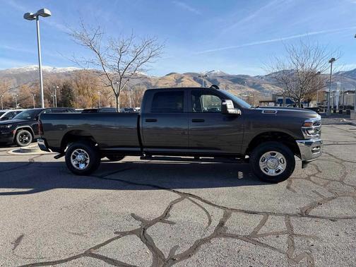 2026 RAM 2500 Tradesman Crew Cab 4x4 8' Box