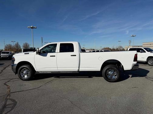 2026 RAM 2500 Tradesman Crew Cab 4x4 8' Box