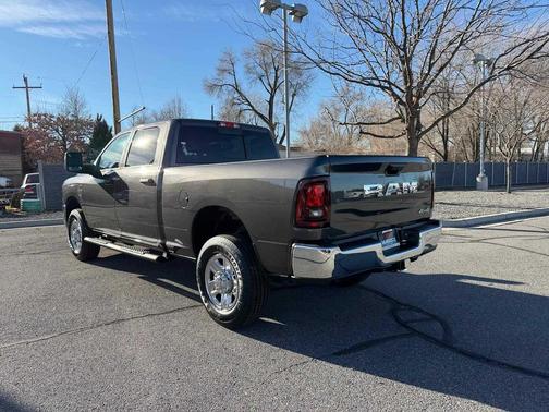2026 RAM 2500 Tradesman Crew Cab 4x4 6'4' Box