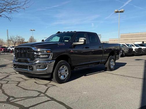 2026 RAM 2500 Tradesman Crew Cab 4x4 6'4' Box