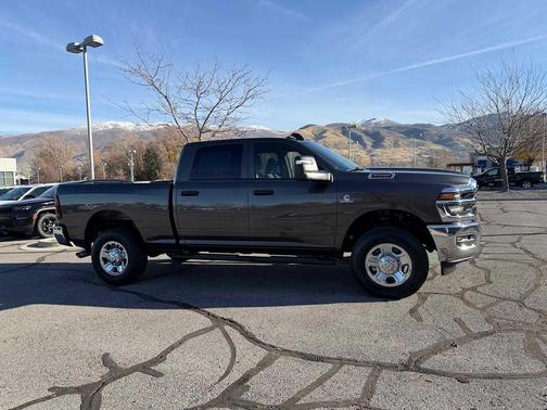 2026 RAM 2500 Tradesman Crew Cab 4x4 6'4' Box
