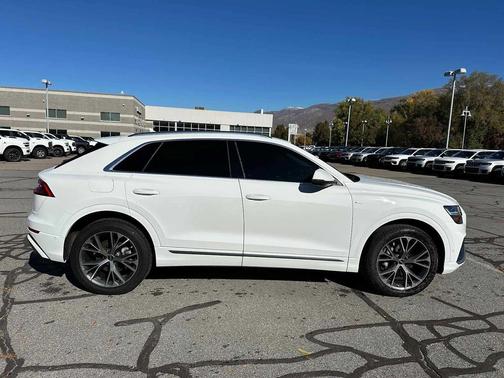 2022 Audi Q8 55 Premium Plus