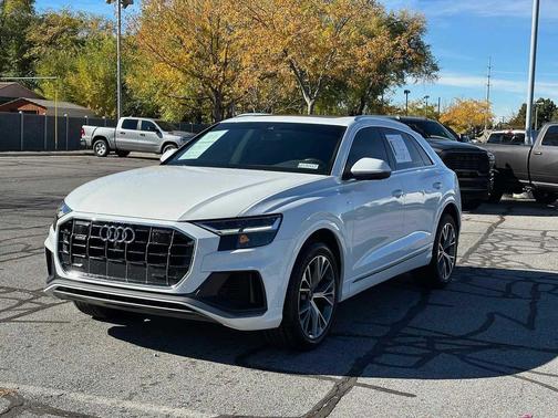 2022 Audi Q8 55 Premium Plus