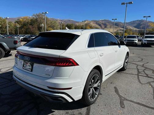 2022 Audi Q8 55 Premium Plus
