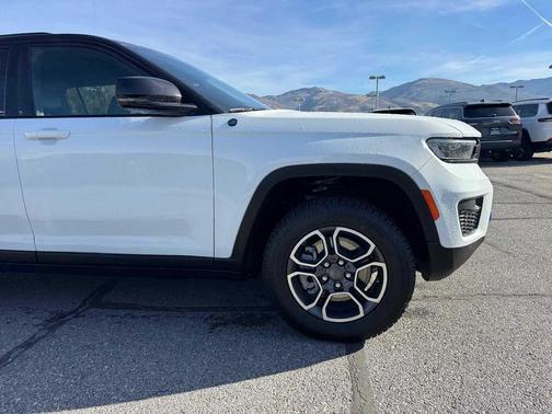 2022 Jeep Grand Cherokee 4xe Trailhawk