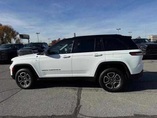 2022 Jeep Grand Cherokee 4xe Trailhawk
