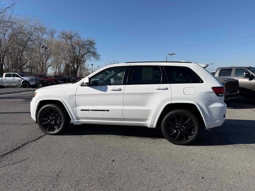2022 Jeep Grand Cherokee Laredo