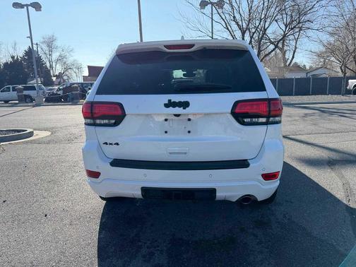 2022 Jeep Grand Cherokee Laredo