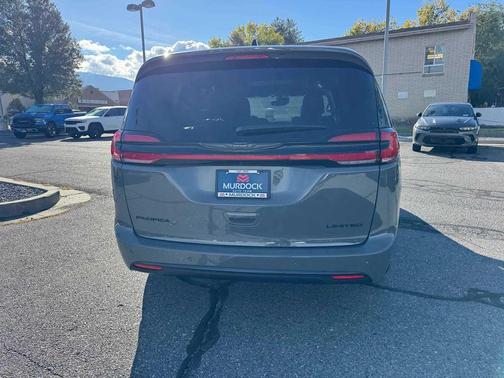2025 Chrysler Pacifica Limited