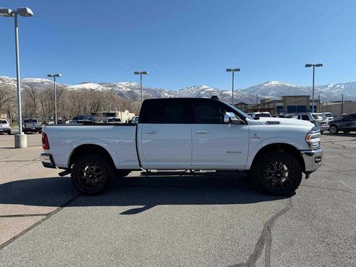 2022 RAM 3500 Laramie Crew Cab 4x4 6'4' Box
