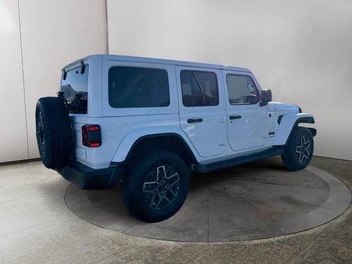 2026 Jeep Wrangler 4-Door Sahara 4x4