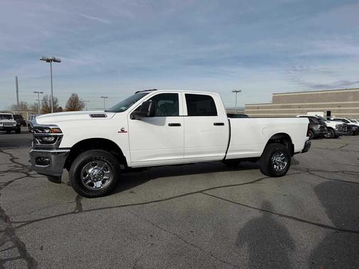 2026 RAM 2500 Tradesman Crew Cab 4x4 8' Box