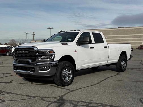 2026 RAM 2500 Tradesman Crew Cab 4x4 8' Box