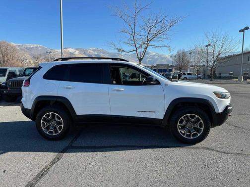 2022 Jeep Cherokee Trailhawk