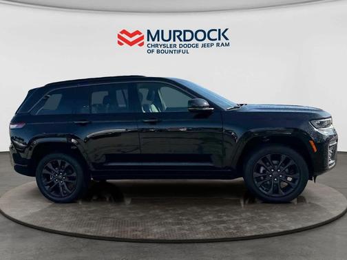 Diamond Black Crystal Pearlcoat 2026 Jeep Grand Cherokee Limited