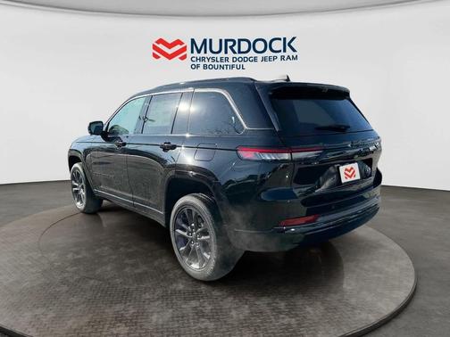 Diamond Black Crystal Pearlcoat 2026 Jeep Grand Cherokee Limited