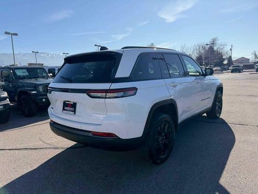 2026 Jeep Grand Cherokee Altitude