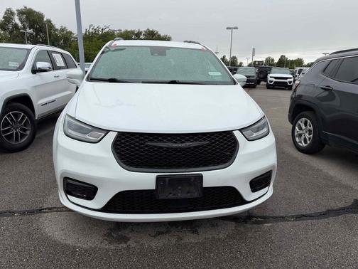 Bright White Clearcoat 2021 Chrysler Pacifica Touring L