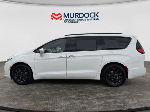 Bright White Clearcoat 2021 Chrysler Pacifica Touring L