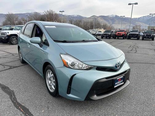 2016 Toyota Prius v Two
