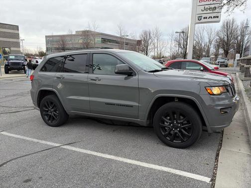 2021 Jeep Grand Cherokee Laredo