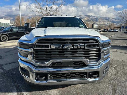 2025 RAM 3500 Big Horn Crew Cab 4x4 8' Box