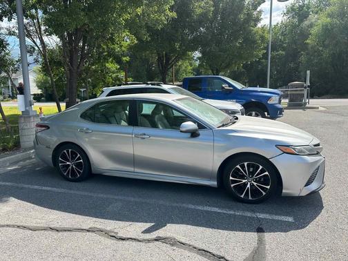 Celestial Silver Metallic 2018 Toyota Camry XLE