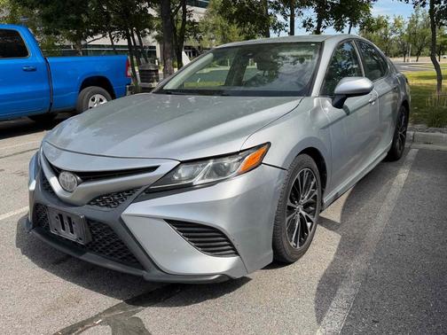 Celestial Silver Metallic 2018 Toyota Camry XLE