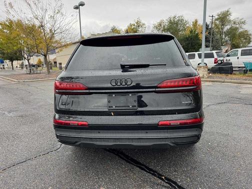 2023 Audi Q7 45 Premium Plus
