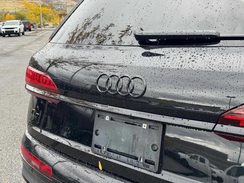 2023 Audi Q7 45 Premium Plus