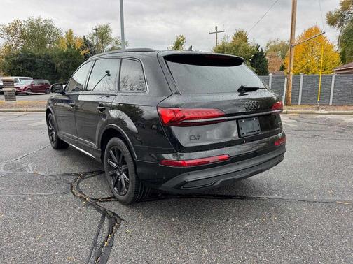 2023 Audi Q7 45 Premium Plus