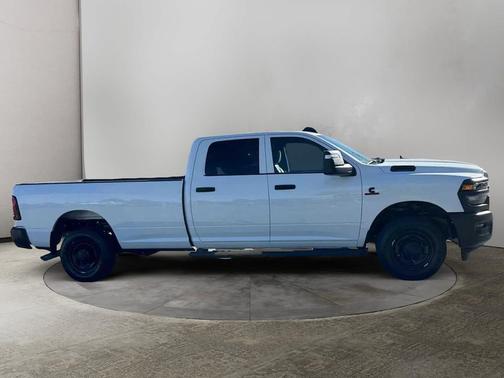 2026 RAM 2500 Tradesman Crew Cab 4x2 8' Box