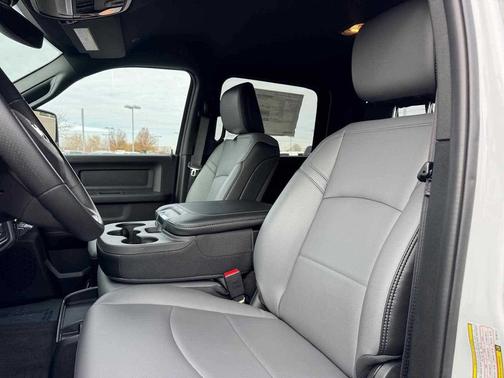 2026 RAM 2500 Tradesman Crew Cab 4x2 8' Box