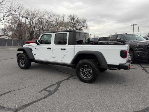 2026 Jeep Gladiator Mojave 4x4