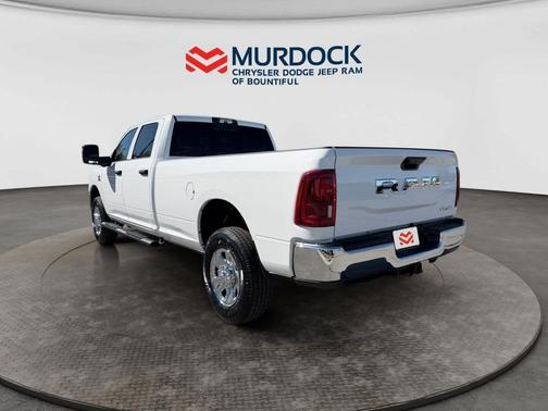 Bright White Clearcoat 2026 RAM 3500 Tradesman Crew Cab 4x4 8' Box