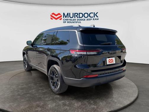 Diamond Black Crystal Pearlcoat 2026 Jeep Grand Cherokee L Altitude